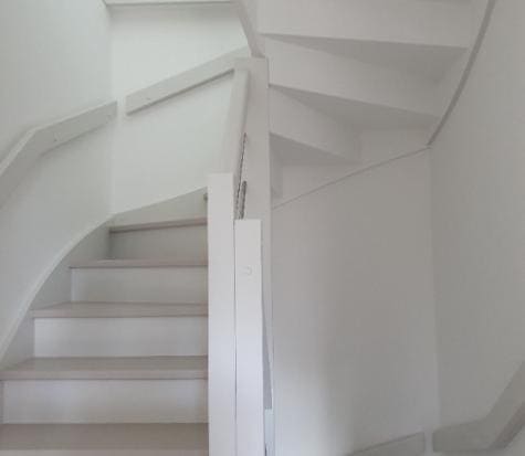 escaliers blancs