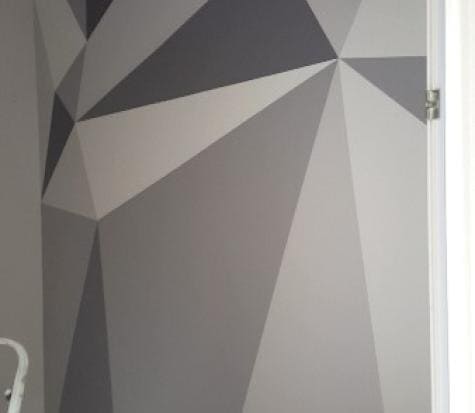 mur en formes géométriques grises