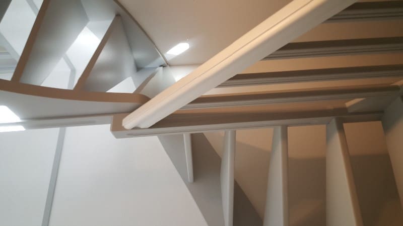 Rénovation peinture escaliers blancs en bois 2