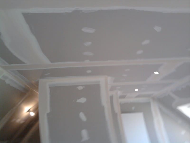 Traitement des joints sur murs et plafond