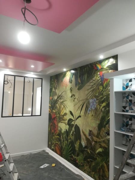 Mur avec peinture florale